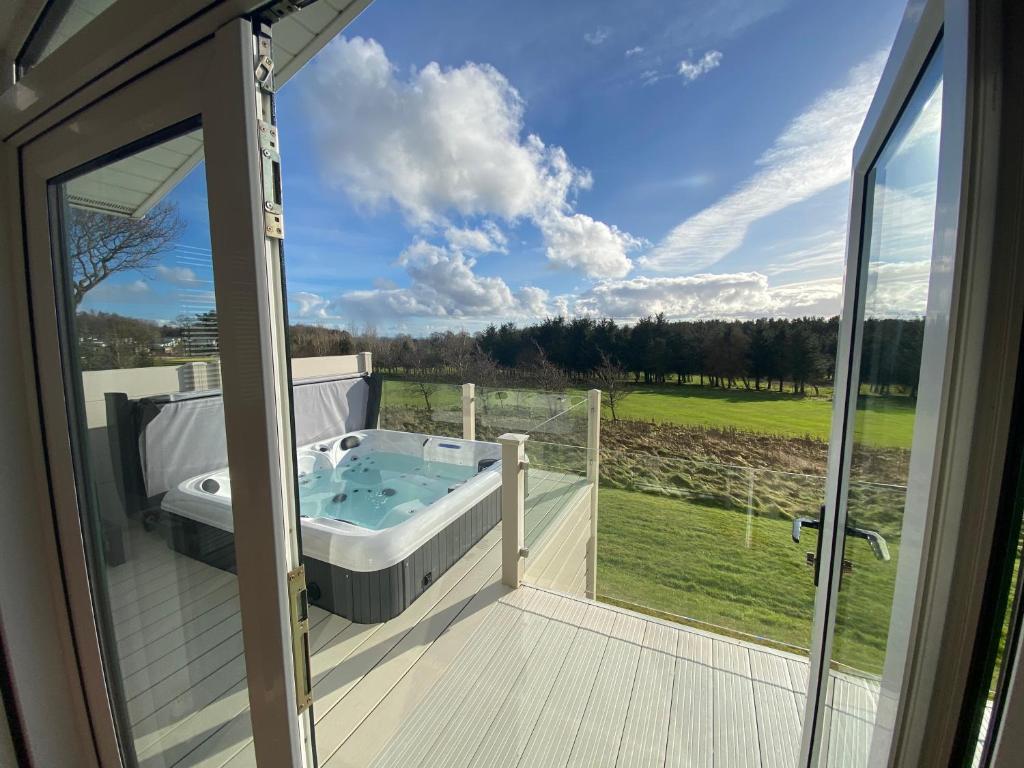 Hot Tub Lodge with Panoramic Views & Free Golf photo 5