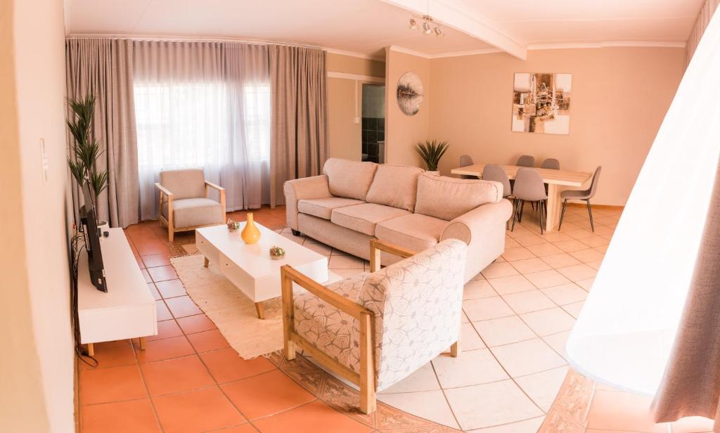 Cosy Menlyn Maine Appartment @ 201 J photo
