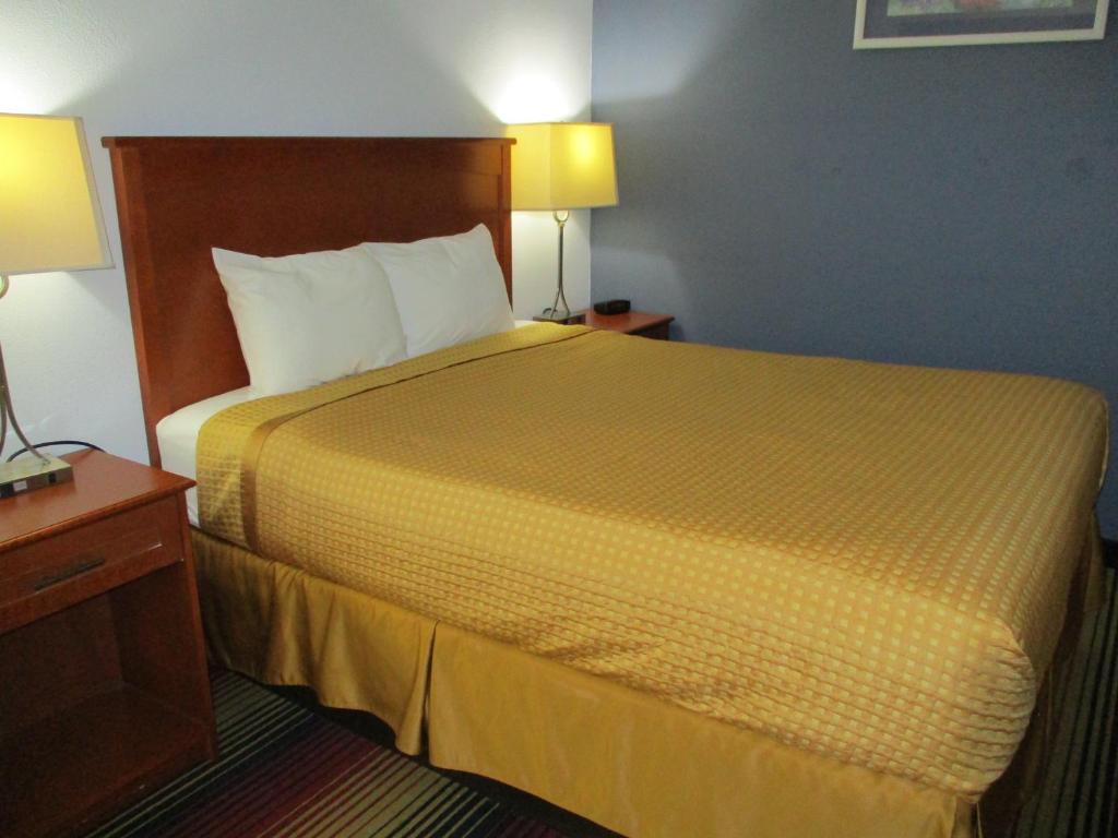 Travelodge by Wyndham Spirit Lake/Okoboji photo