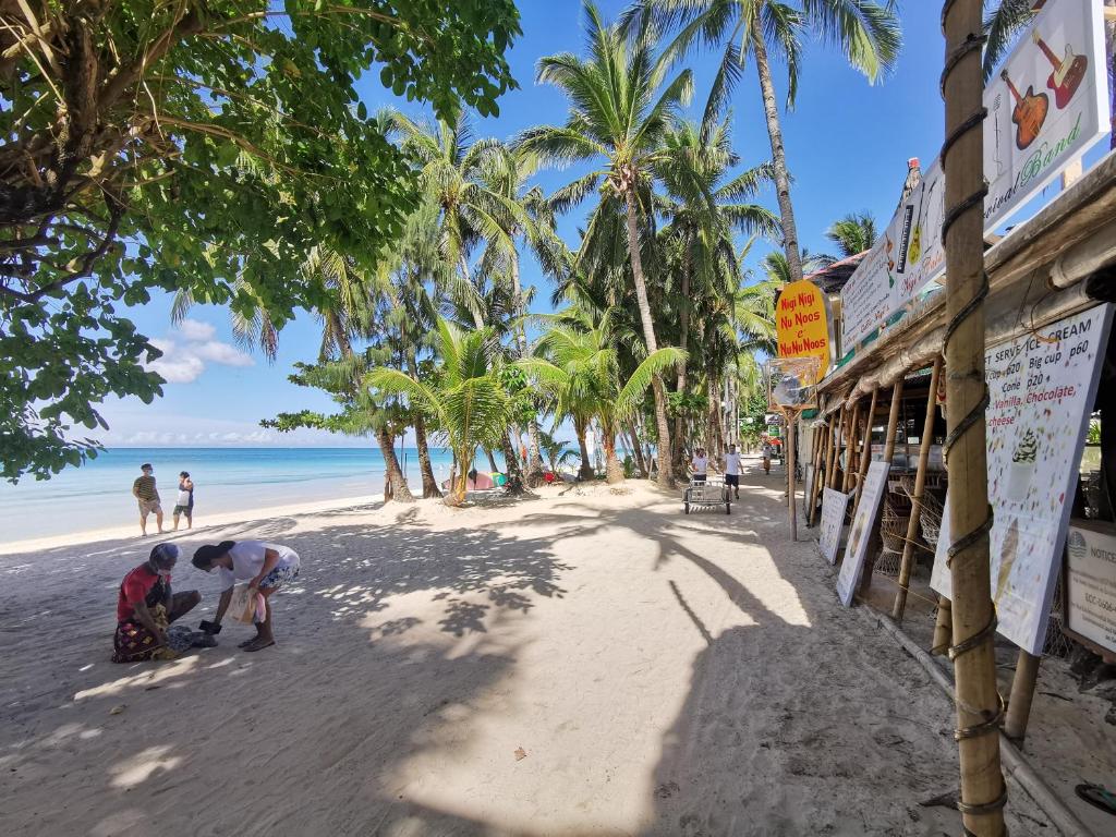 RedDoorz Premium @ Nigi Nigi Nu Noos Station 2 Boracay photo
