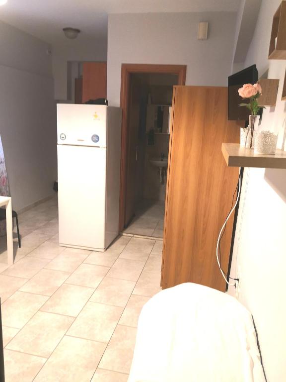 House in the center of Piraeus next to the port and the metro!! photo