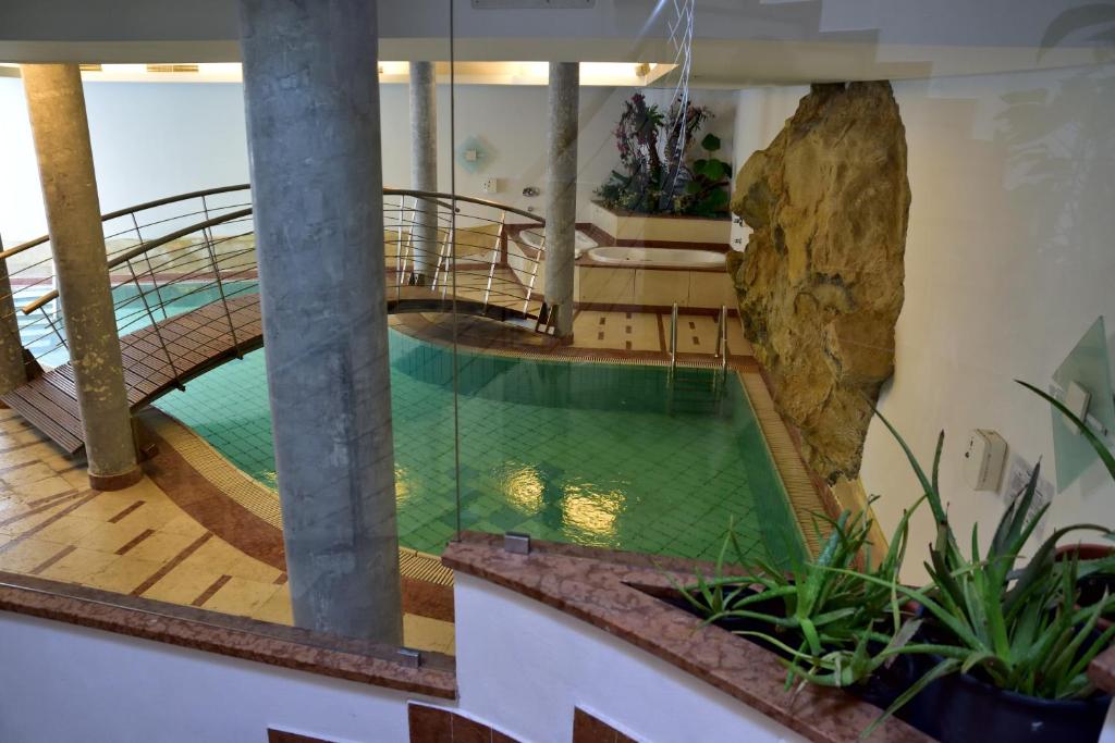 3. Hotel Kr..