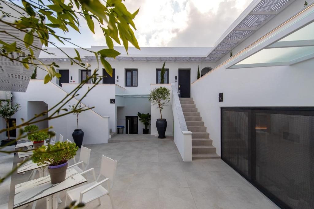 Central Boutique Hotel by naoussa hills adults only