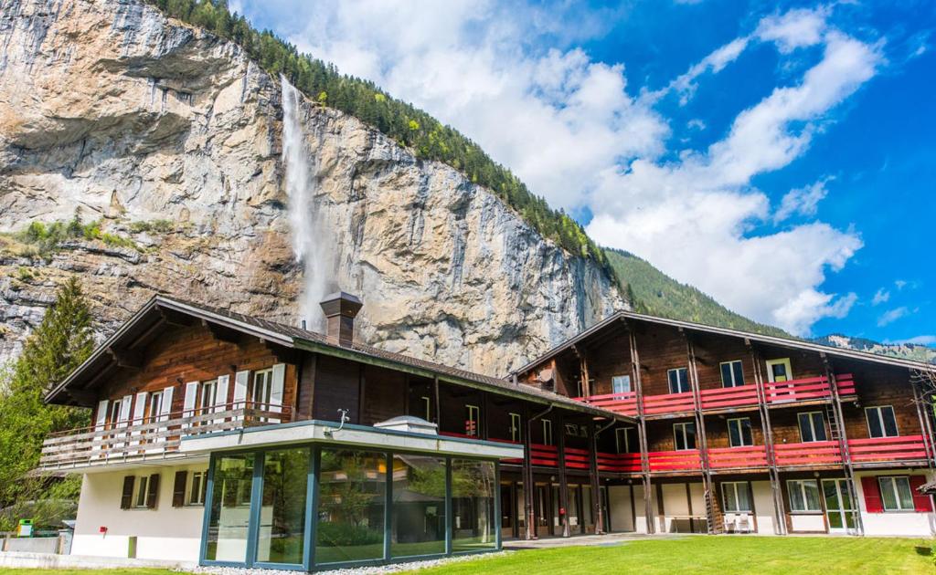 Alpine Base Hostel - Adults only, Lauterbrunnen