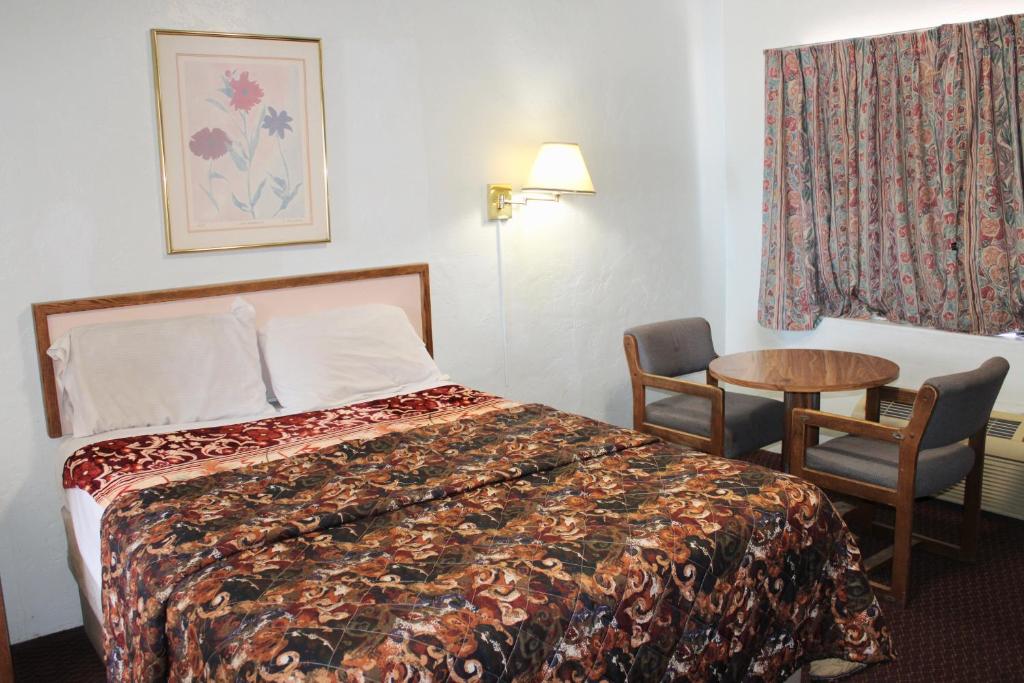 Economy Inn photo
