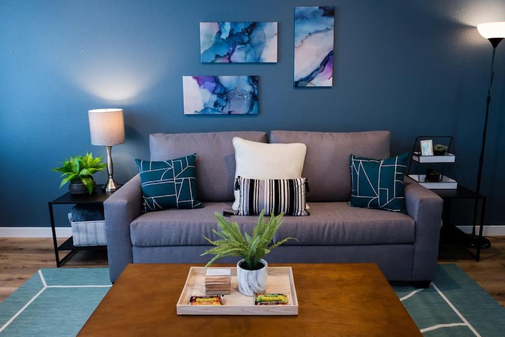 Stylish 2 bed 1 and half Bath Apartment near Sofi Stadium, LAX, Forum — Hotel in Los Angeles (CA)