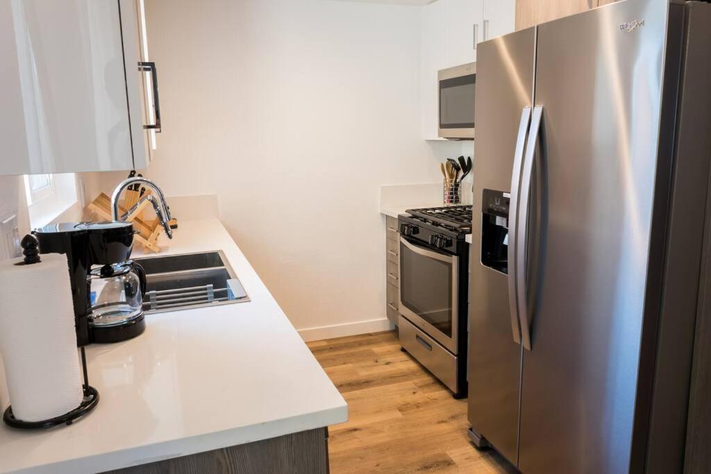Stylish 2 bed 1 and half Bath Apartment near Sofi Stadium, LAX, Forum photo