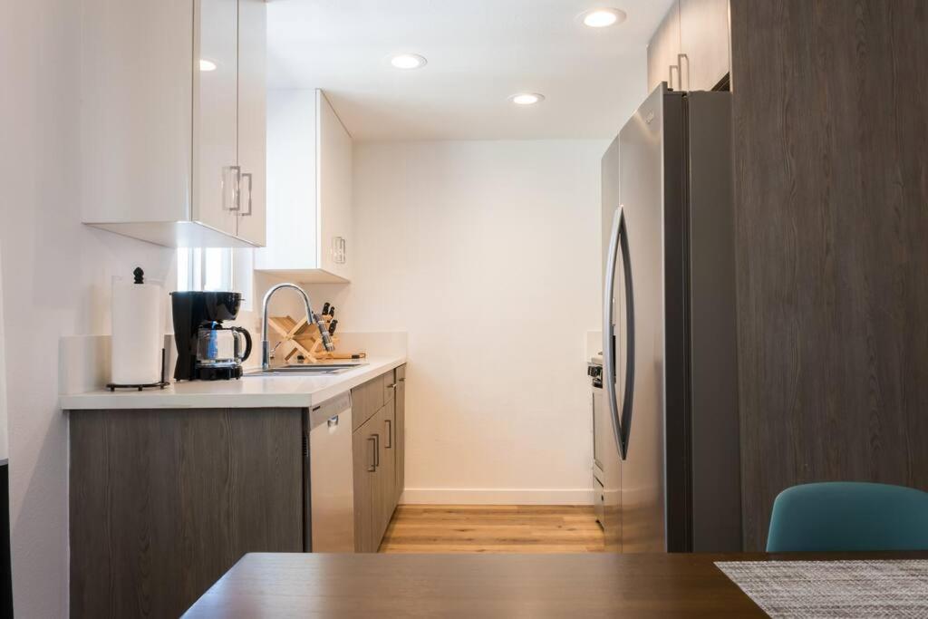 Stylish 2 bed 1 and half Bath Apartment near Sofi Stadium, LAX, Forum photo