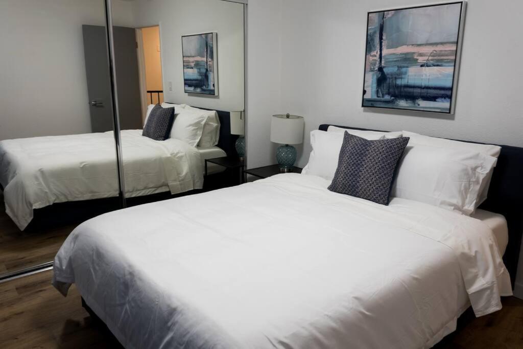 Stylish 2 bed 1 and half Bath Apartment near Sofi Stadium, LAX, Forum photo