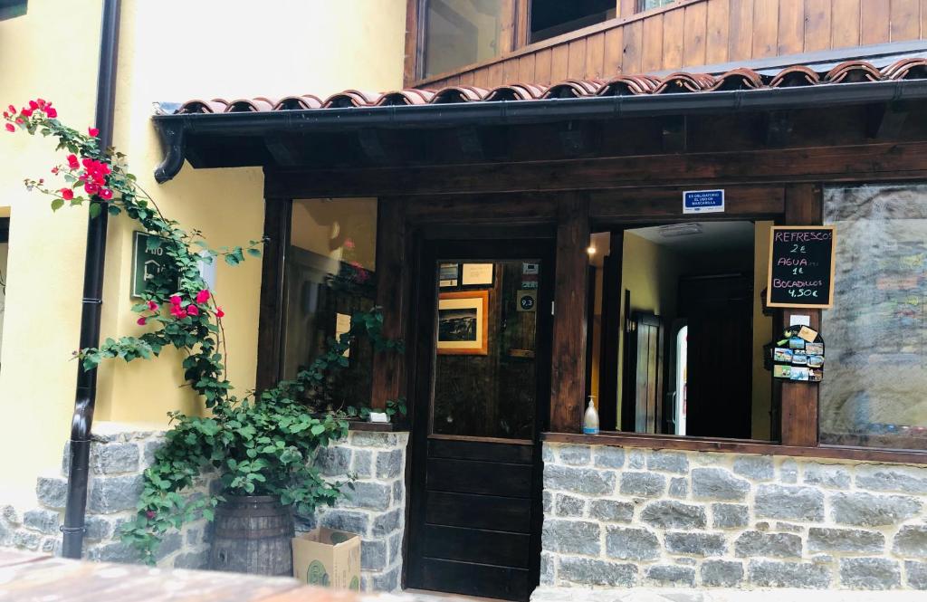 Albergue Villa de Bulnes photo