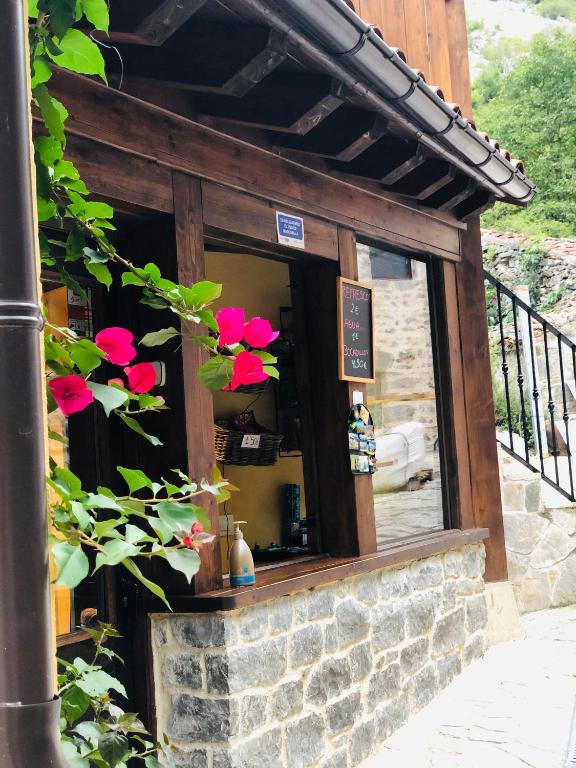 Albergue Villa de Bulnes photo