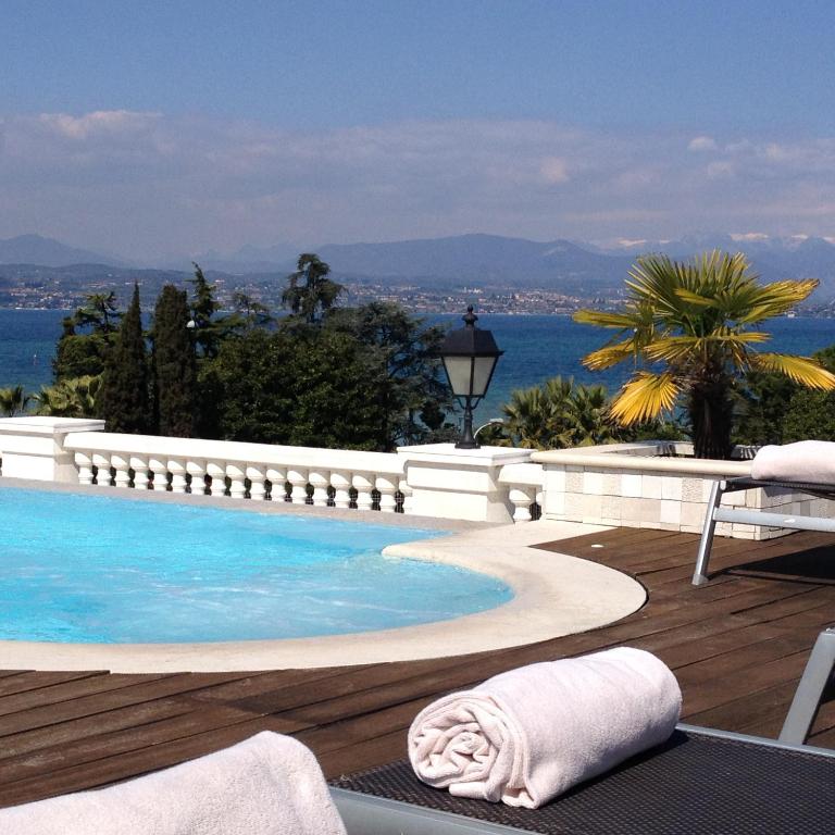 Palace Hotel Desenzano — Swimming pool in Desenzano del Garda, Lombardy
