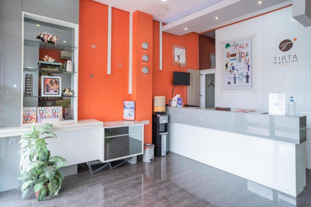 RedDoorz @ Tirta Mansion Paramount Gading フロント・ロビー