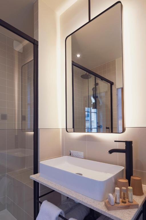 Tinah Paris, Champs Elysees — Hotel in Paris