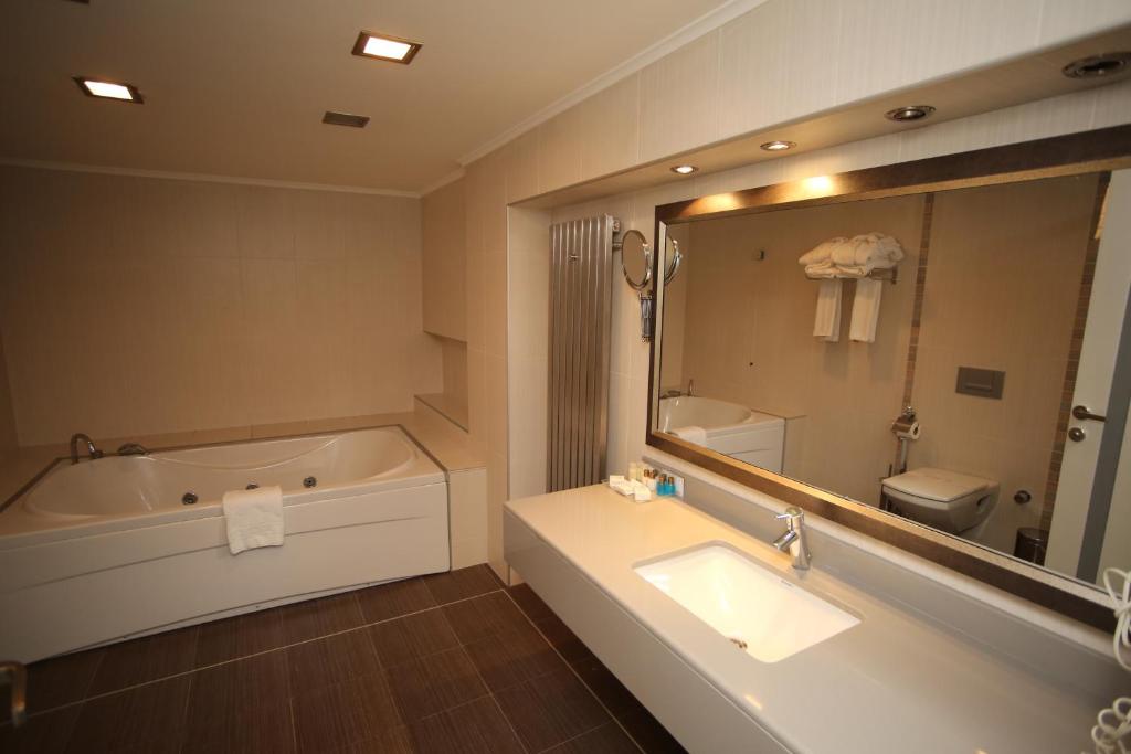 Grand Nora Hotel photo