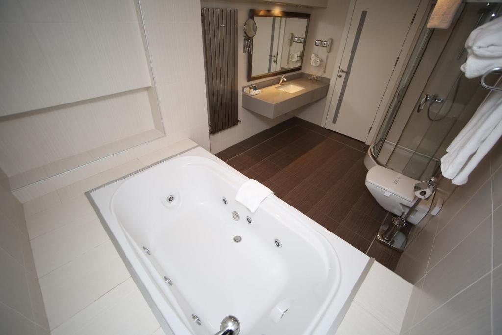 Grand Nora Hotel photo