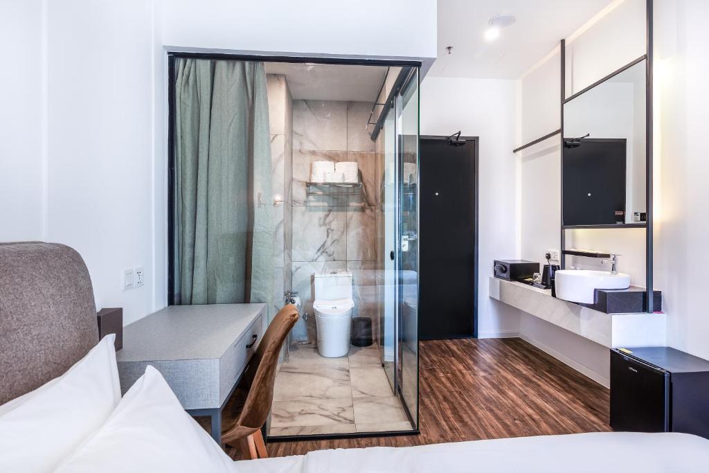 Wesley Hotel photo