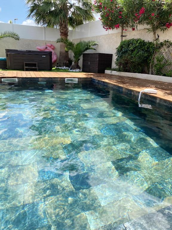 Maison de 3 chambres a Florensac avec piscine privee jardin clos et WiFi a 10 km de la plage