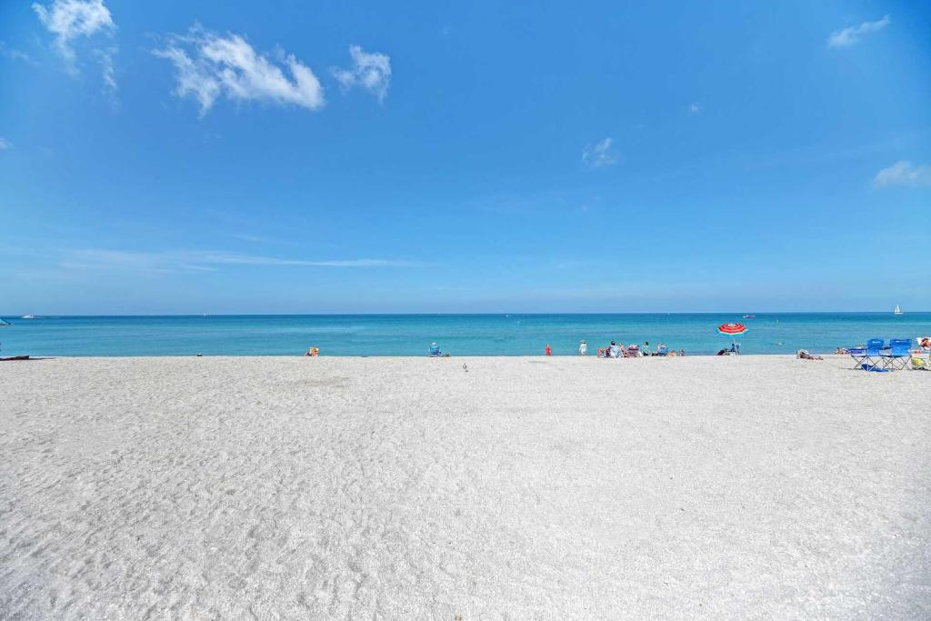 Modern Home with Screened-In Pool 4 Mi to the Beach photo