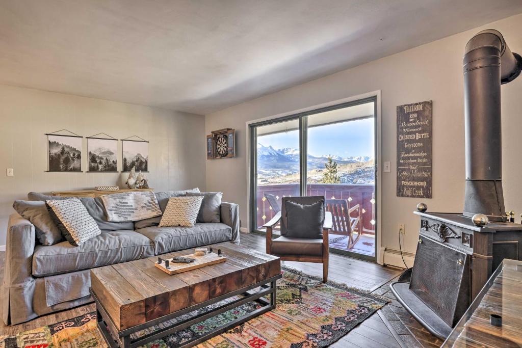 7 Mi to Keystone Mtn-View Abode with Deck!, Dillon