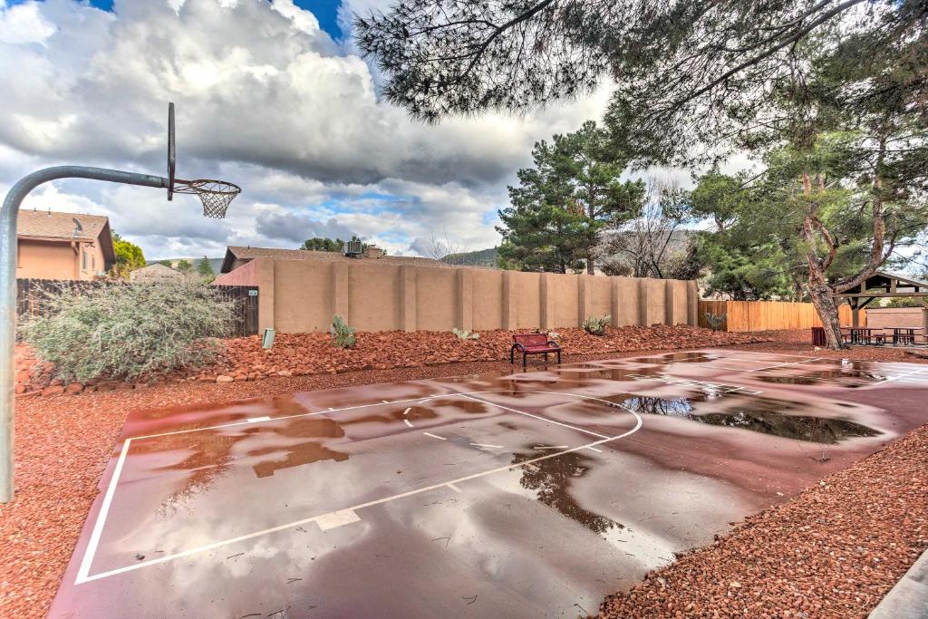 Sedona Condo Less Than 5 Miles to Cathedral Rock Trail! photo