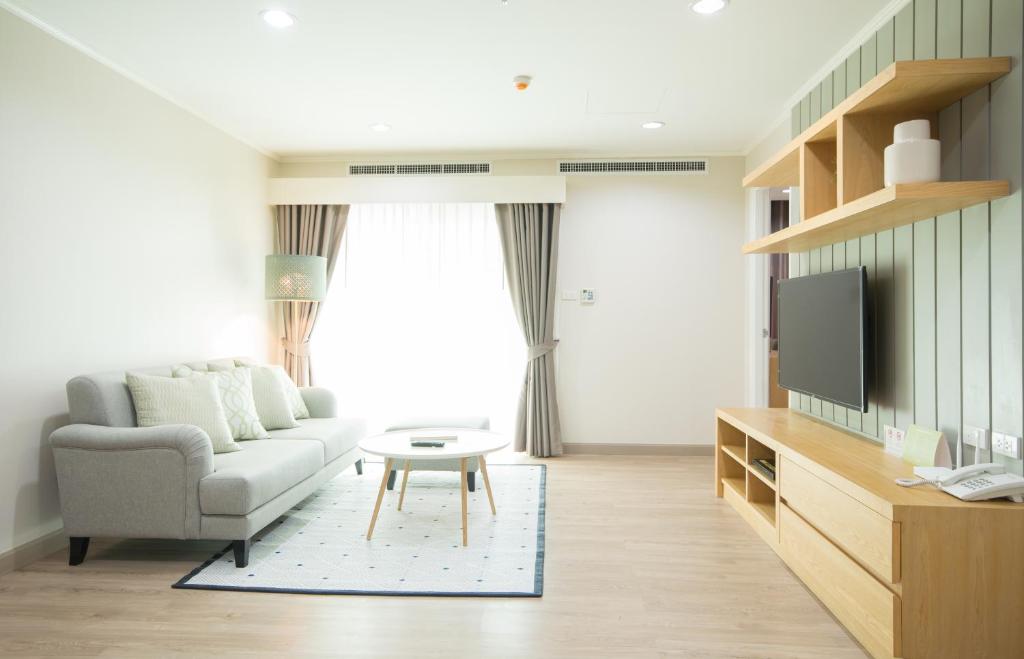 Shared lounge/TV area