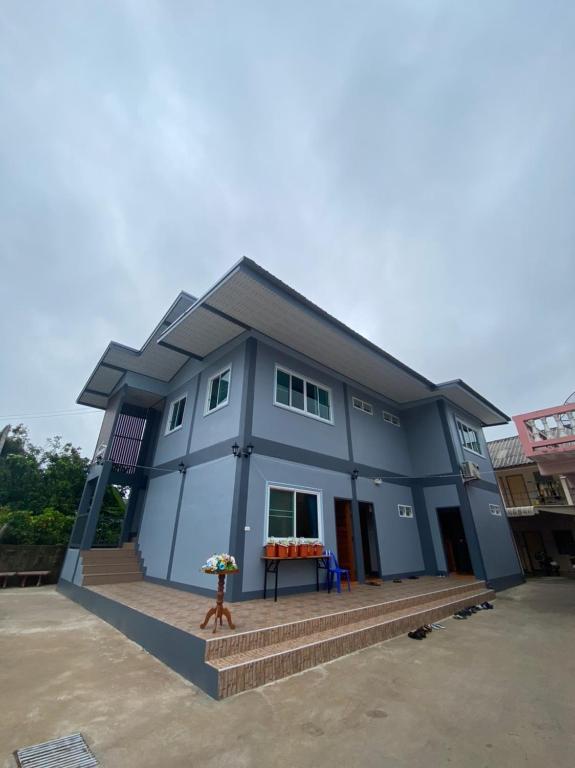 เรือนวรา เกสต์เฮาส์ — Hotel in Nan
