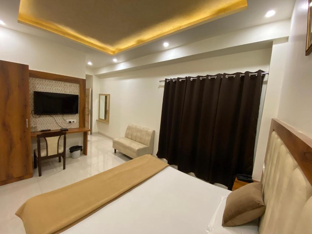 ニールガガン ホテル (Neelgagan Hotel)