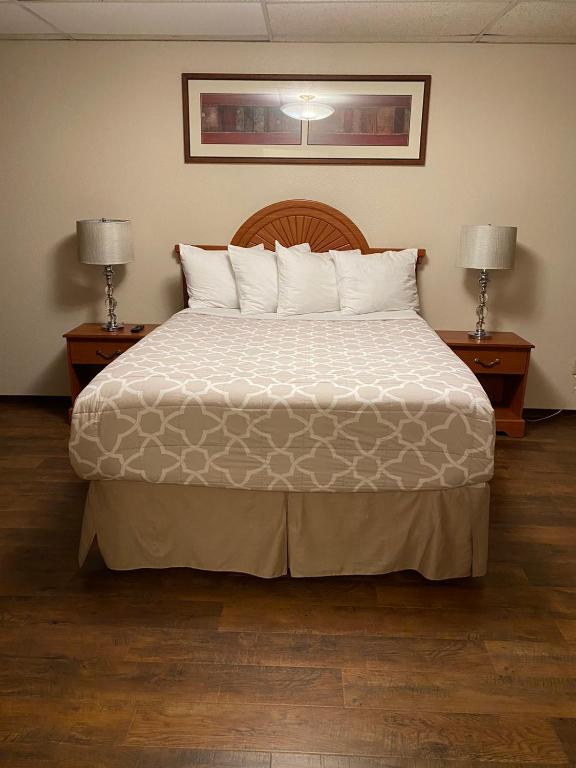 Eagle Hotel photo