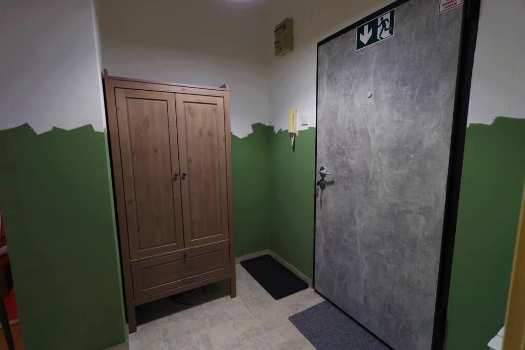 Room Emma,between bus and train station,Netflix,speed Wi-Fi photo