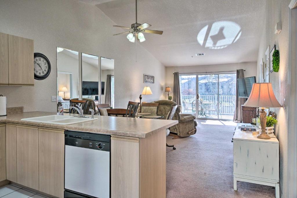 Condo with Family Amenities 3 Mi to Branson Strip 전경