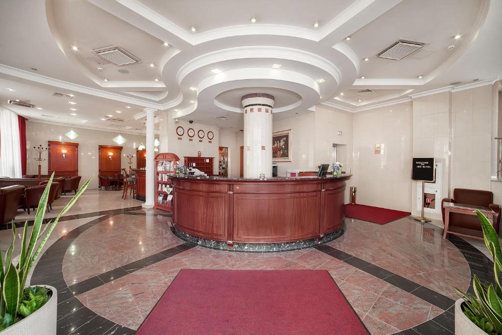 Front desk [24-hour]