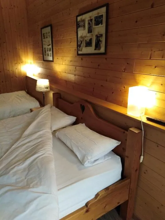 Chalet La Bachole, hotel in Charancieu