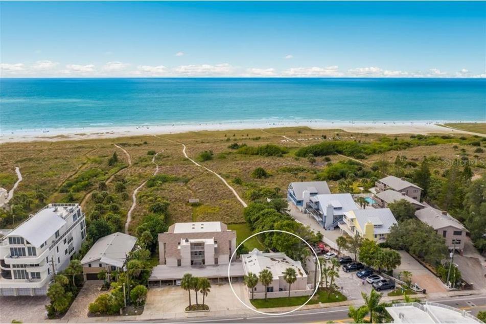 NEW Location, Location, Location! On the BEACH, Walk to VILLAGE, Sarasota