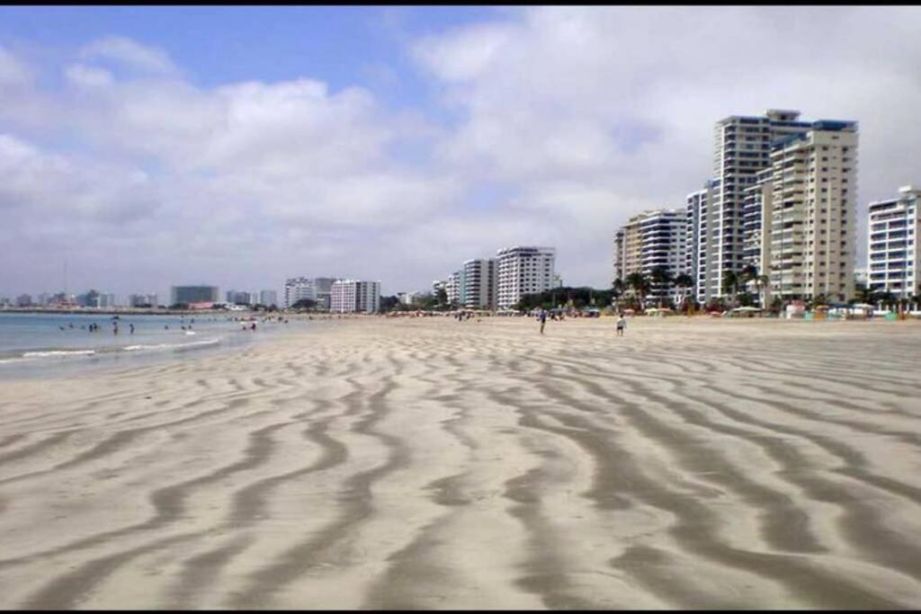 Chipipe Salinas Beachfront Apartment w Parking photo