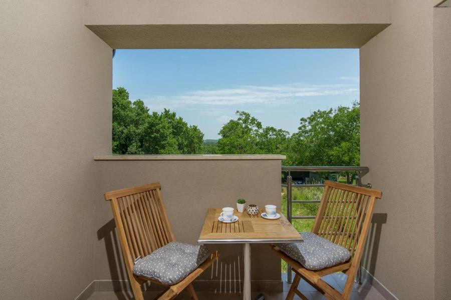 Dina Apartment, Dajla