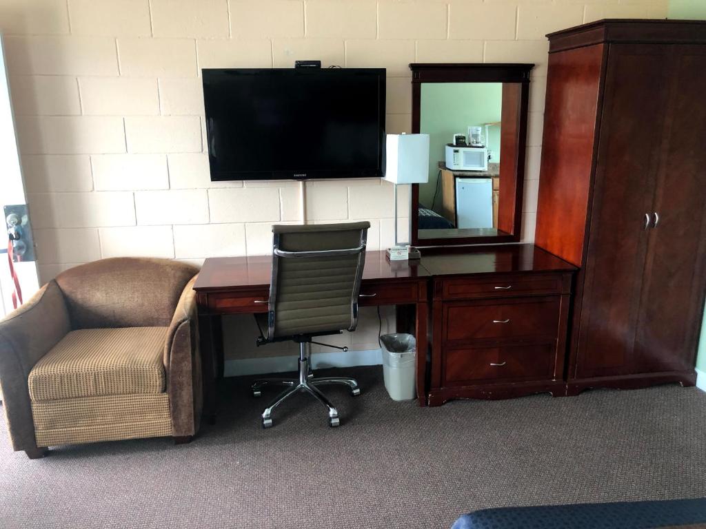 Perth Plaza Inn & Suites photo