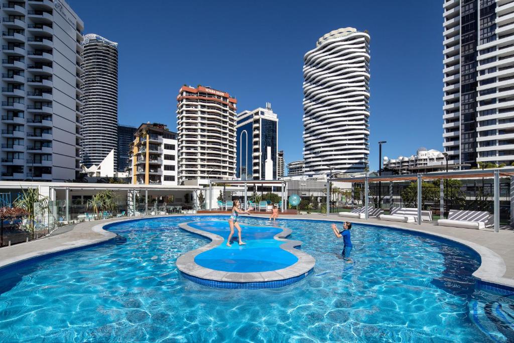 ULTIQA Beach Haven on Broadbeach photo