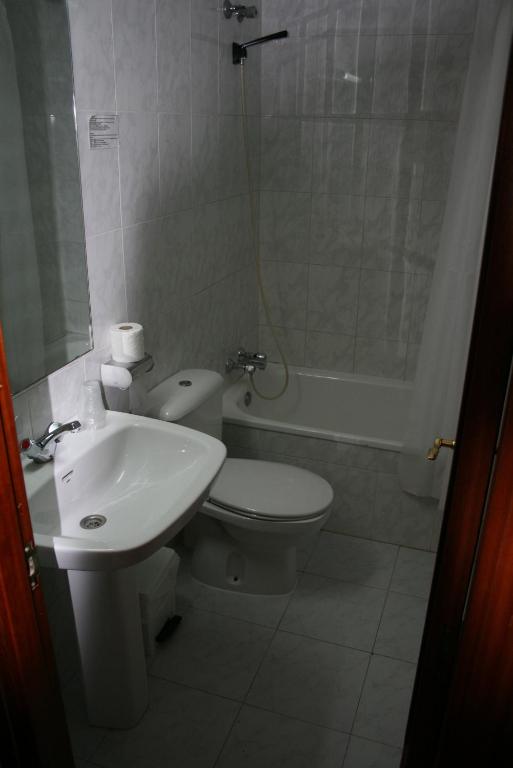Hostal Puente de Piedra photo