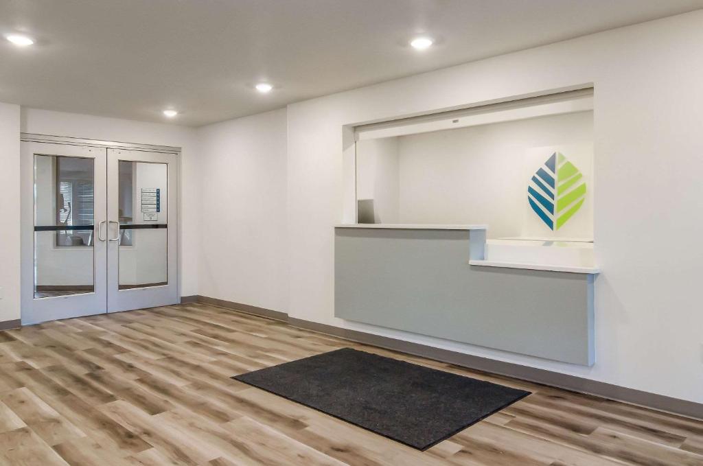 WoodSpring Suites Tacoma - Lakewood photo