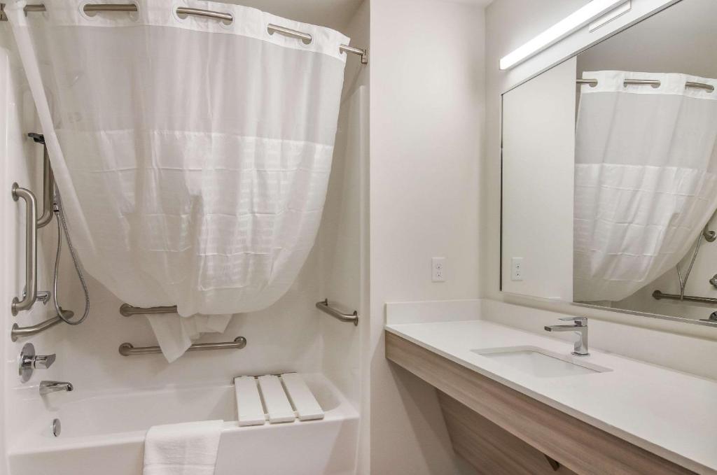 WoodSpring Suites Tacoma - Lakewood photo