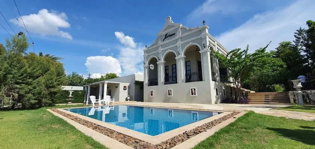 Je t'aime cafe & villa, hotel v destinaci Sing Buri