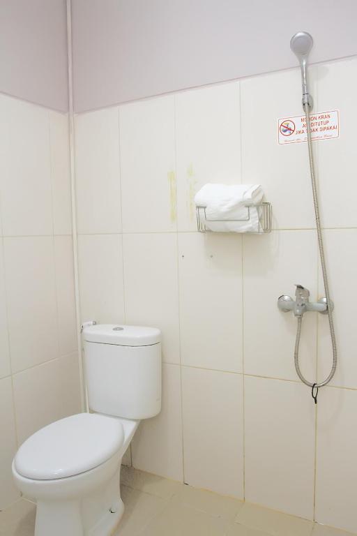 RedDoorz Plus @ Pelita Guest House photo