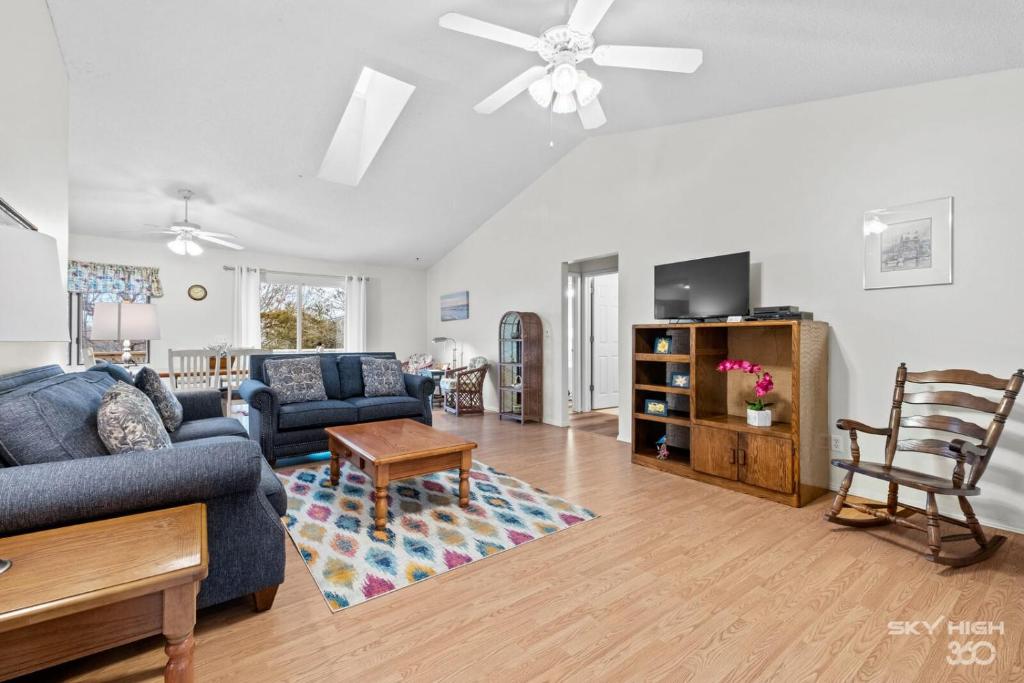 The Sidebottom House in in Bella Vista (AR) reviews, prices