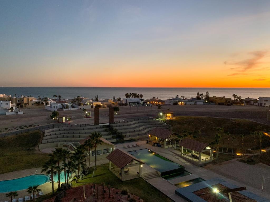 Glamorous Fully Equipped Condo with Amazing Sunset photo