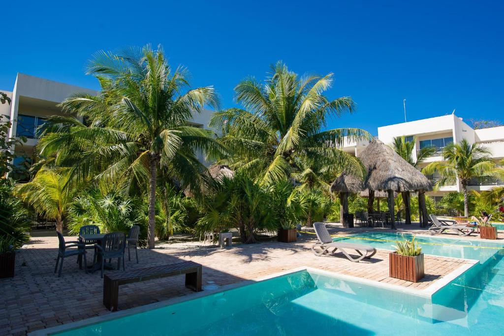 Spacious and private retreat 1 block from the beach in Progreso East — Hotel in Progreso
