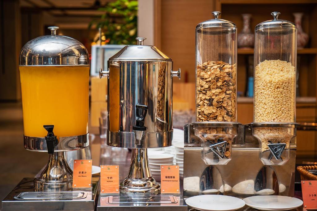 Еда и напитки