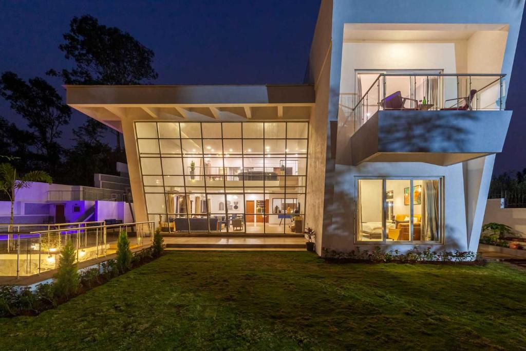 Exterior view, StayVista's White Pebbles - A Villa with Theater Room & Swimming Pool in Lonavala