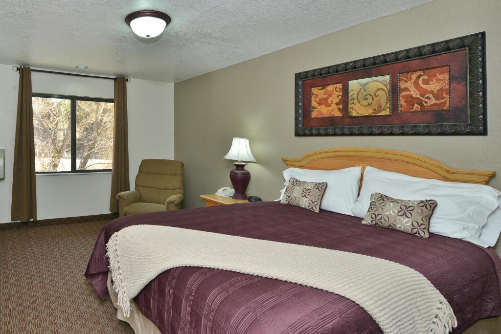Super 8 by Wyndham Deadwood/Black Hills Area photo