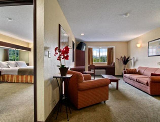 Microtel Inn & Suites by Wyndham Gassaway Sutton 전경